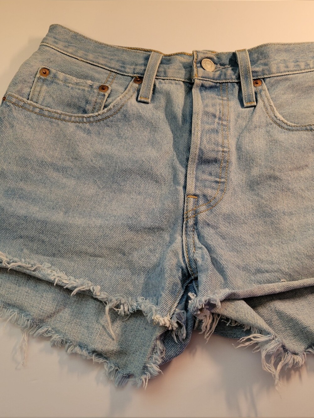 Levi's Premium 501 Original High Rise Cut-Off Shorts Luxor Baked Light Wash W26